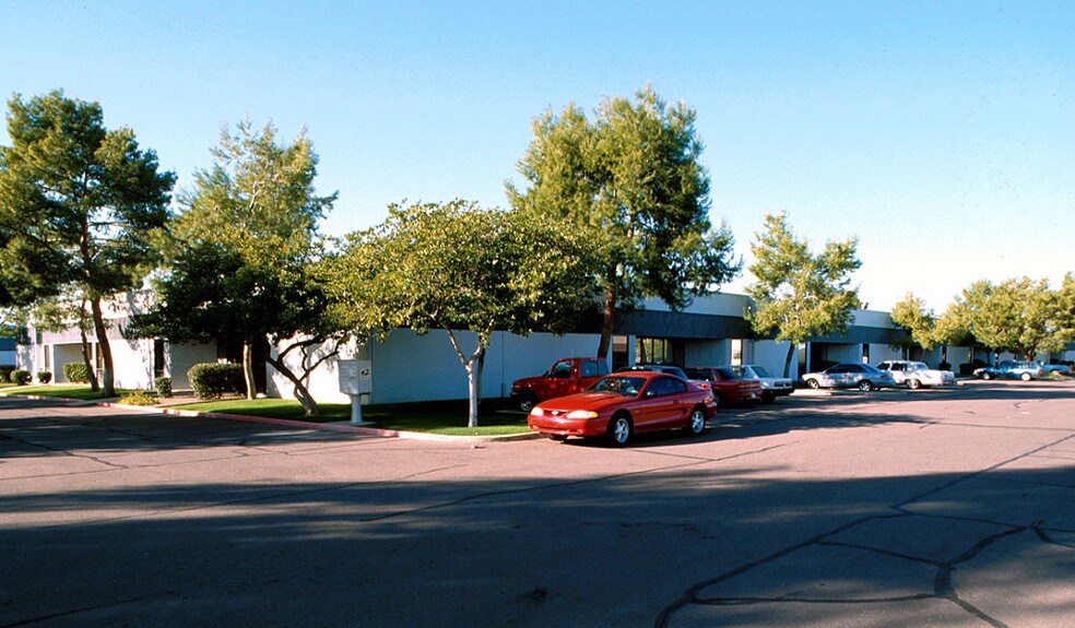 4246 E Wood St, Phoenix, AZ à louer - Photo du bâtiment - Image 3 de 7