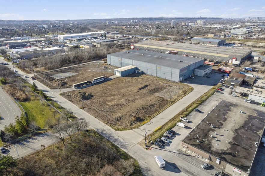 475 Kenora Av, Hamilton, ON à louer - Photo du bâtiment - Image 3 de 6