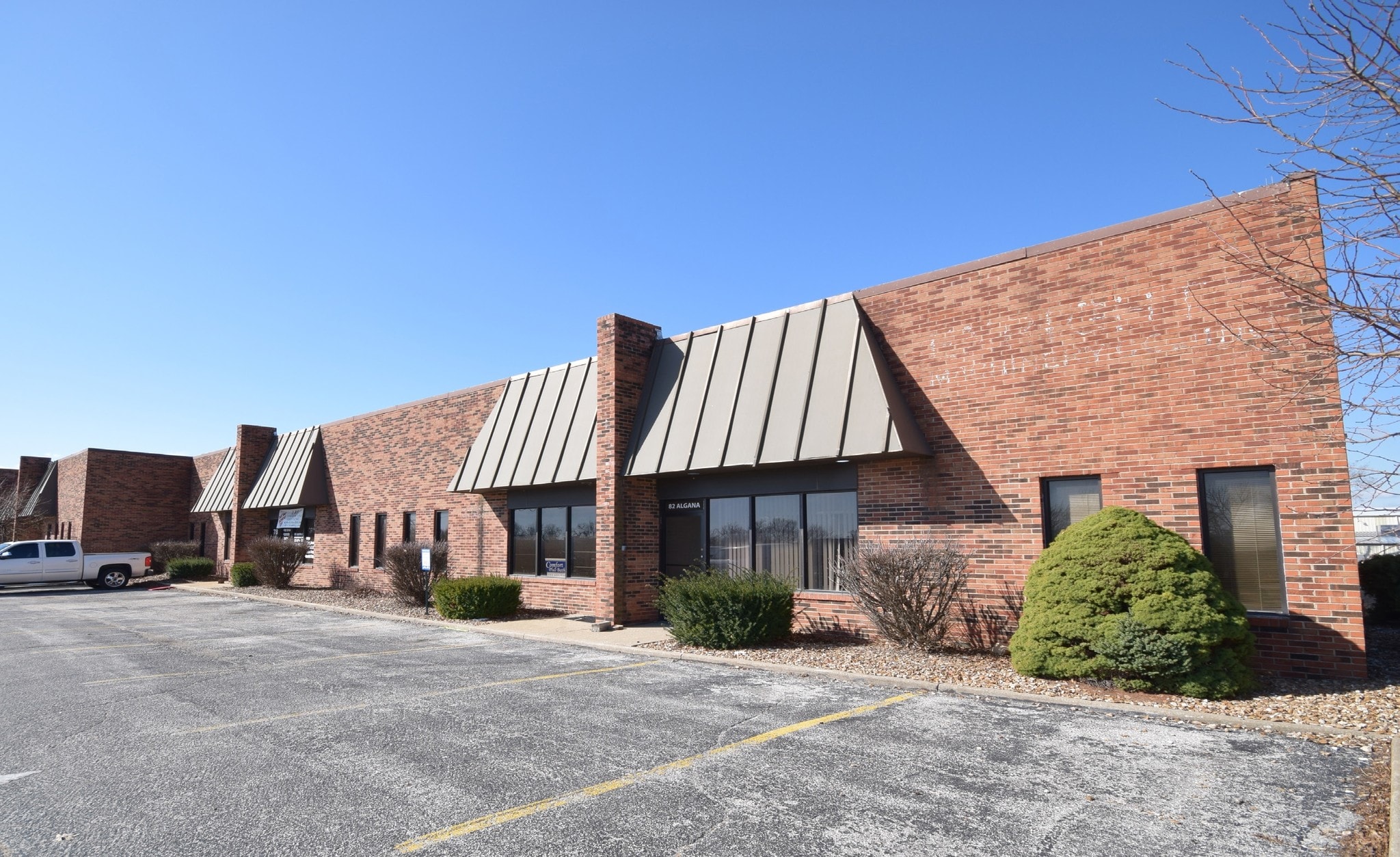 60-82 Algana Dr, Saint Peters, MO for lease Primary Photo- Image 1 of 11