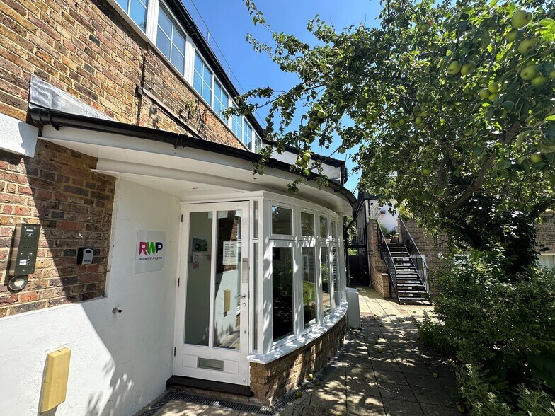 18 Lower Teddington Rd, Kingston Upon Thames à vendre - Photo du bâtiment - Image 3 de 6