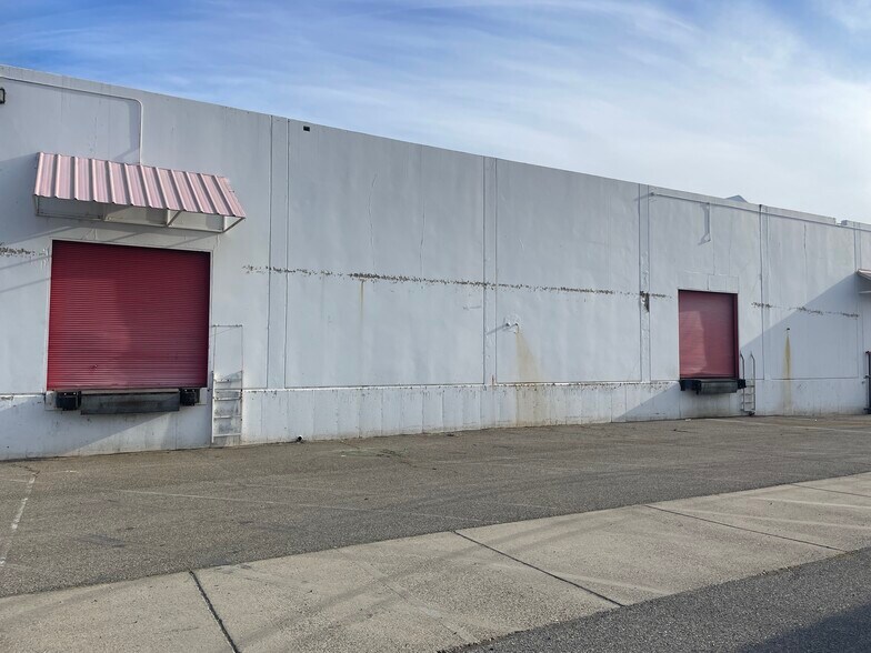 7001 Eastside Rd, Anderson, CA à louer - Photo du bâtiment - Image 2 de 7