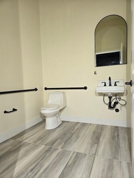 42363 6th West st, Lancaster, CA for sale - Interior Photo - Image 3 of 5