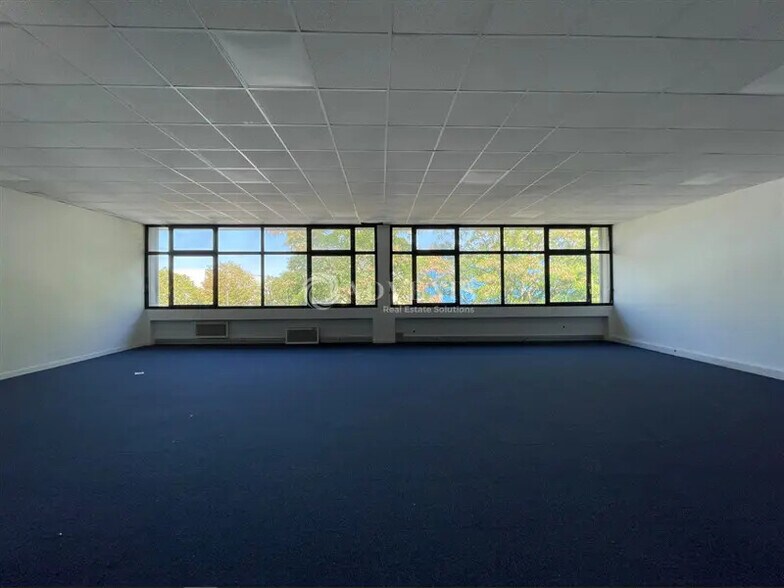 Office in Villejuif for lease - Interior Photo - Image 3 of 11