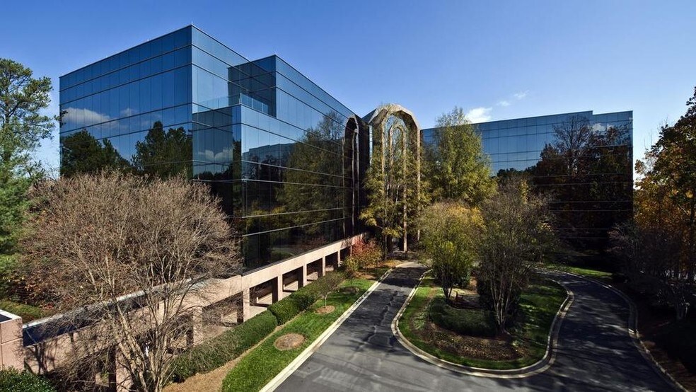 200 Ashford Ctr N, Atlanta, GA à louer - Photo du bâtiment - Image 3 de 24
