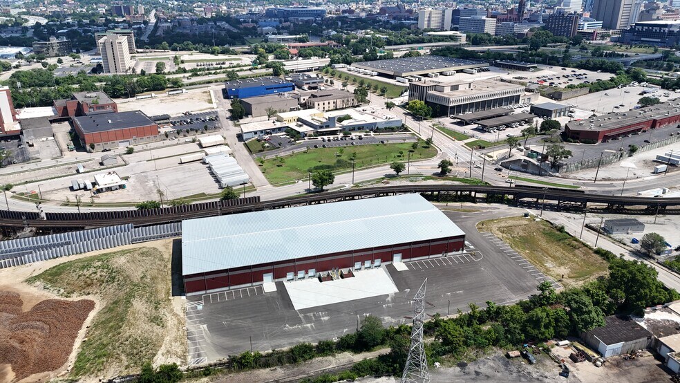 299 Gest st, Cincinnati, OH à louer - Photo du bâtiment - Image 3 de 14