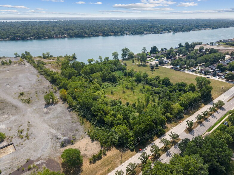 1649 Jefferson Ave, Trenton, MI à vendre - Photo du bâtiment - Image 2 de 5