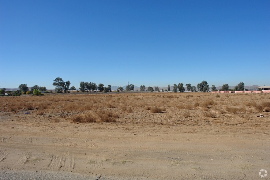 Trumble Rd, Menifee, CA à vendre - Photo du bâtiment - Image 2 de 3