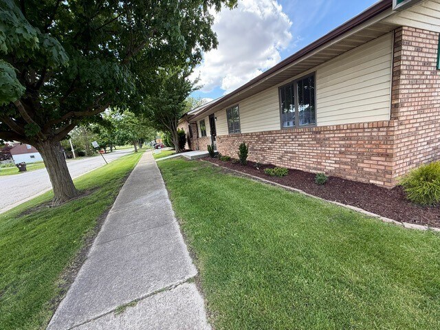 426 E Champaign Ave, Rantoul, IL à louer - Photo du bâtiment - Image 2 de 3