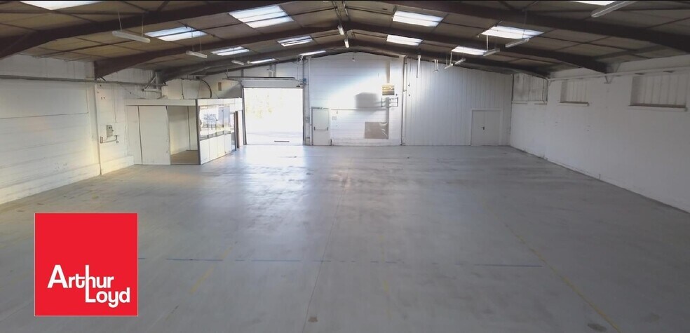 Flex in Gasville-Oisème for lease - Building Photo - Image 3 of 3