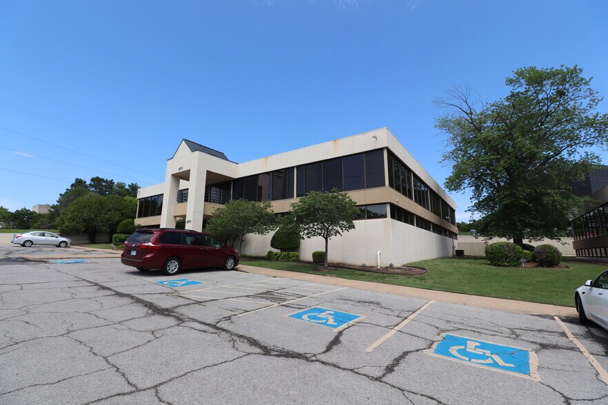 6711 S Yale Ave, Tulsa, OK à louer - Photo du bâtiment - Image 3 de 9