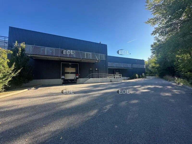 Industrial in Aix-en-Provence for lease Building Photo- Image 1 of 9