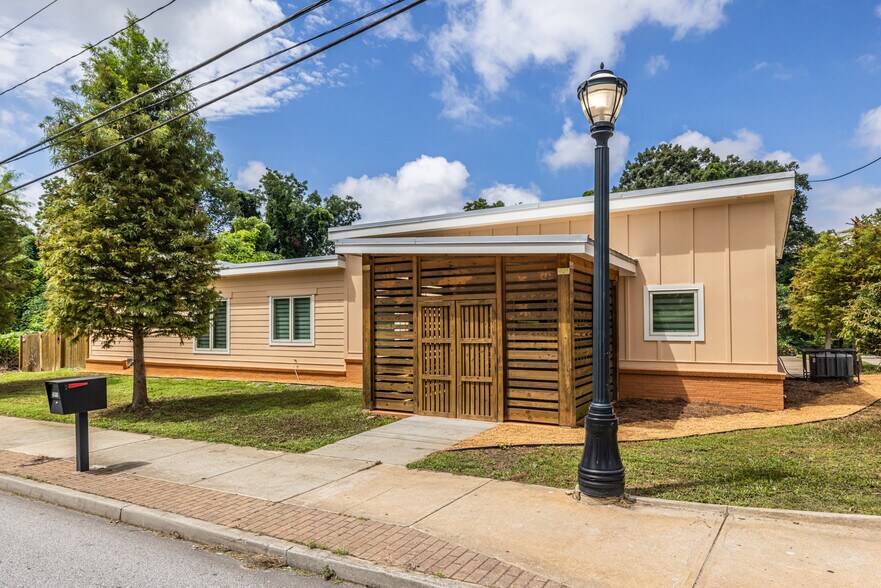 1651 Pryor Rd SW, Atlanta, GA à vendre - Photo du bâtiment - Image 3 de 50