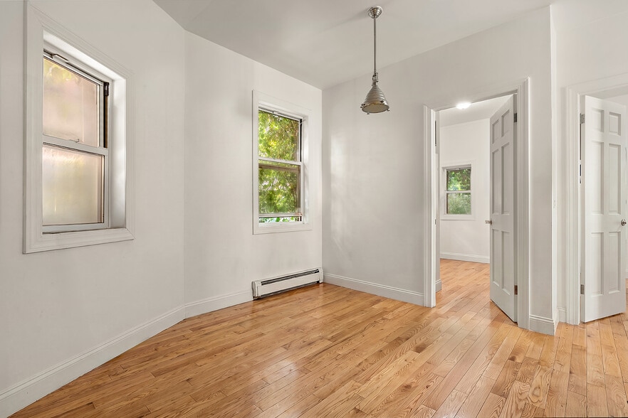 216 Third Ave, New York, NY à vendre - Photo du bâtiment - Image 3 de 6