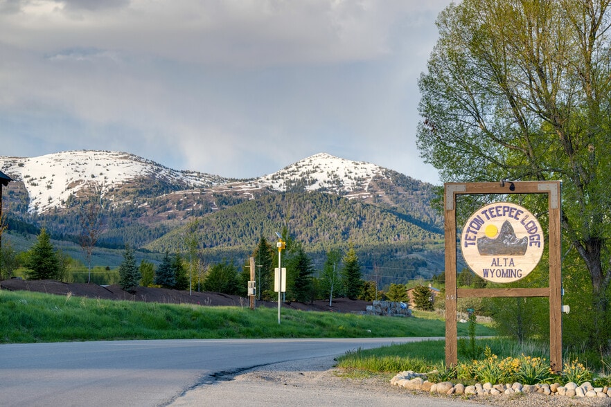 440 W Alta Ski Hill Rd, Alta, WY for sale - Building Photo - Image 3 of 11