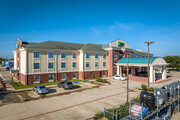 Holiday Inn Express & Suites Waller - Theater