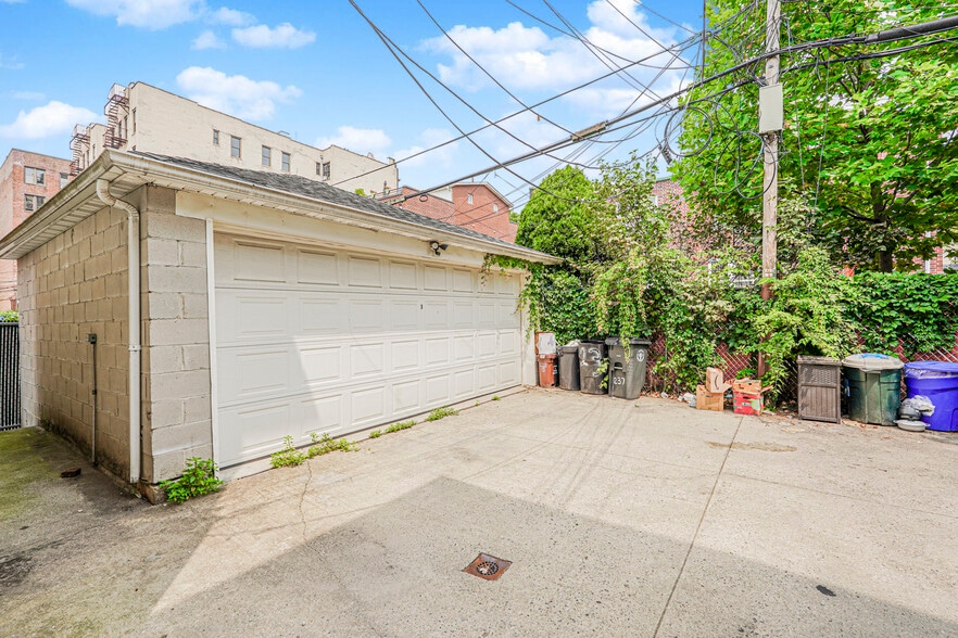 237 Bay Ridge Pky, Brooklyn, NY for sale - Building Photo - Image 3 of 36
