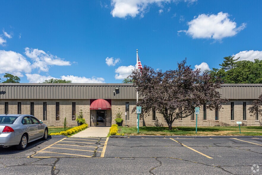 530 Boston Post Rd, Wayland, MA à vendre - Photo du bâtiment - Image 2 de 6