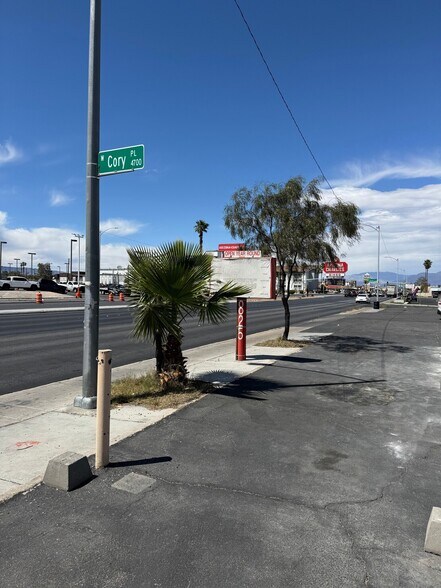 825 S Decatur Blvd, Las Vegas, NV à louer - Photo du bâtiment - Image 3 de 16