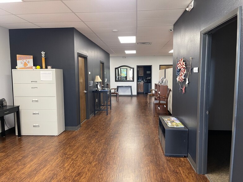 168 Col Etheredge Blvd, Huntsville, TX à louer - Photo du bâtiment - Image 3 de 8