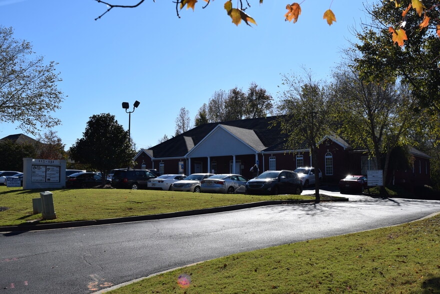 115-131 N Park Trl, Stockbridge, GA à louer - Photo du bâtiment - Image 3 de 9
