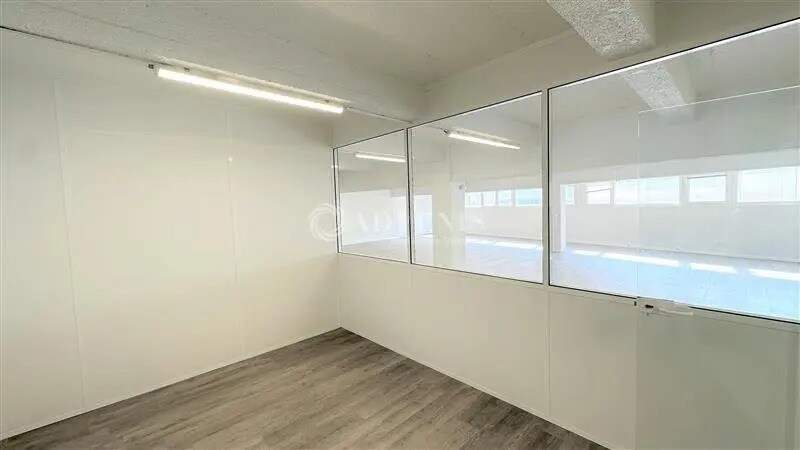 Office in Montreuil for lease - Interior Photo - Image 3 of 6