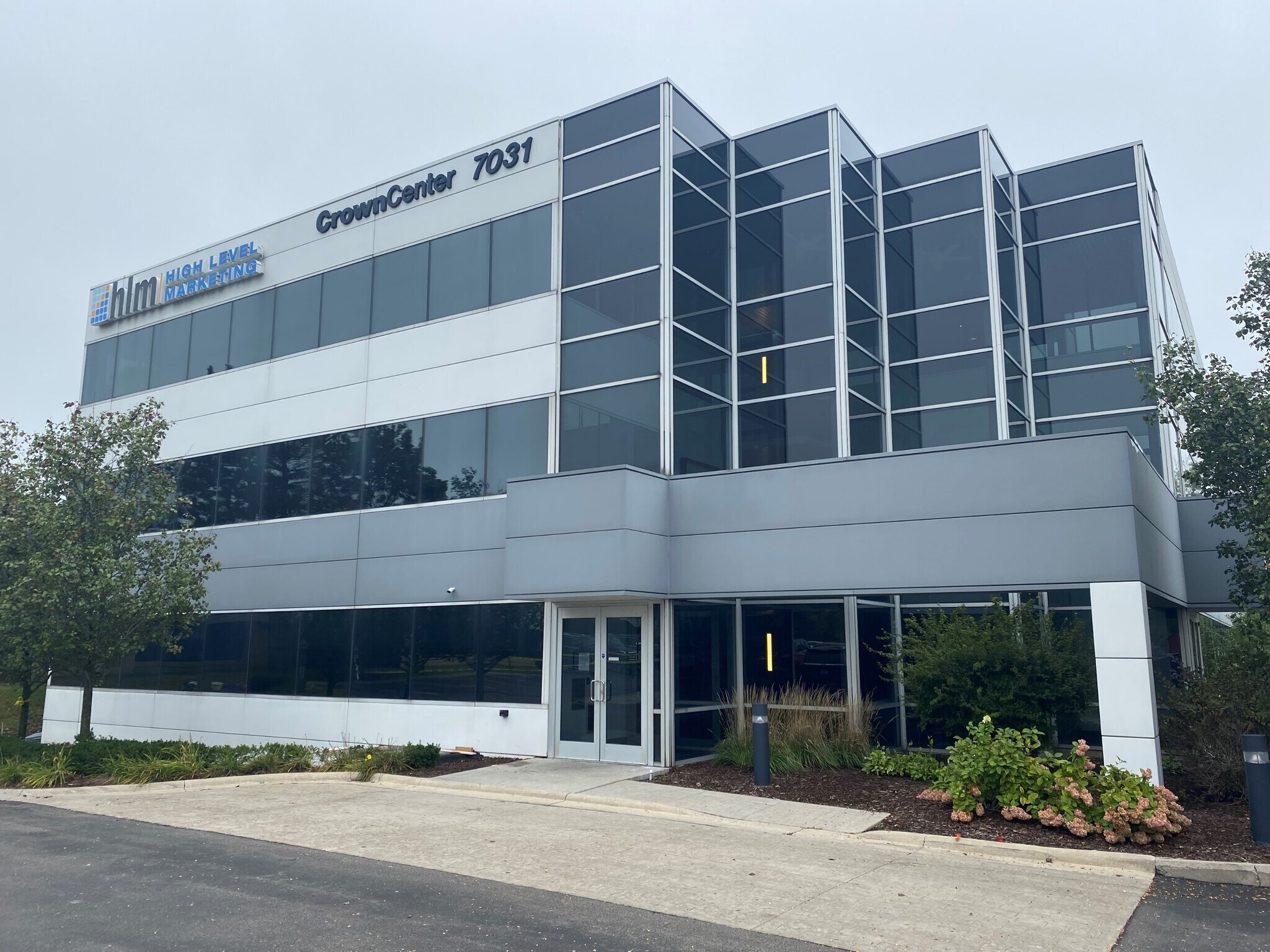 7031 Orchard Lake Rd, West Bloomfield, MI à louer Photo du bâtiment- Image 1 de 15