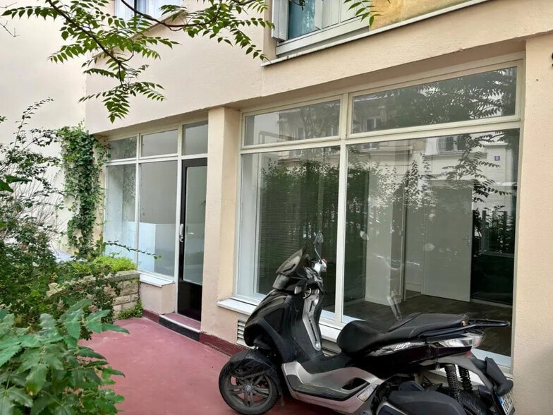 Retail in Paris for lease - Building Photo - Image 1 of 9