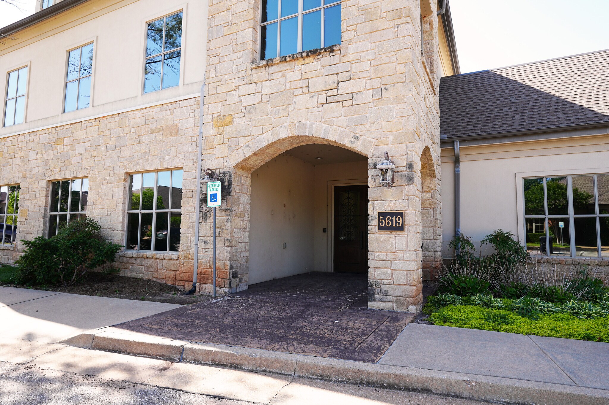 5619 N Classen Blvd, Oklahoma City, OK à vendre Photo principale- Image 1 de 10