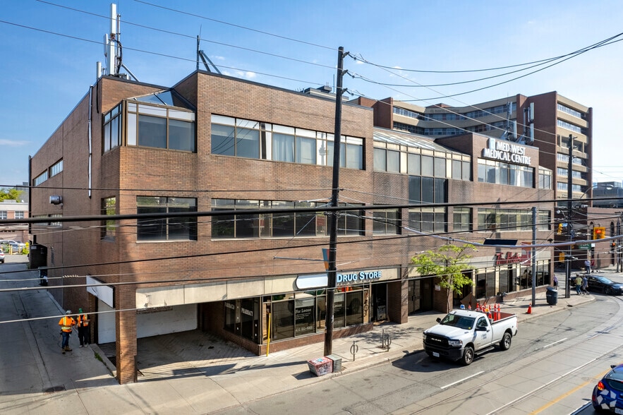 750 Dundas St W, Toronto, ON for lease - Building Photo - Image 2 of 3