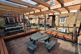 11 Market Pl, Oakham à louer Photo du bâtiment- Image 2 de 7