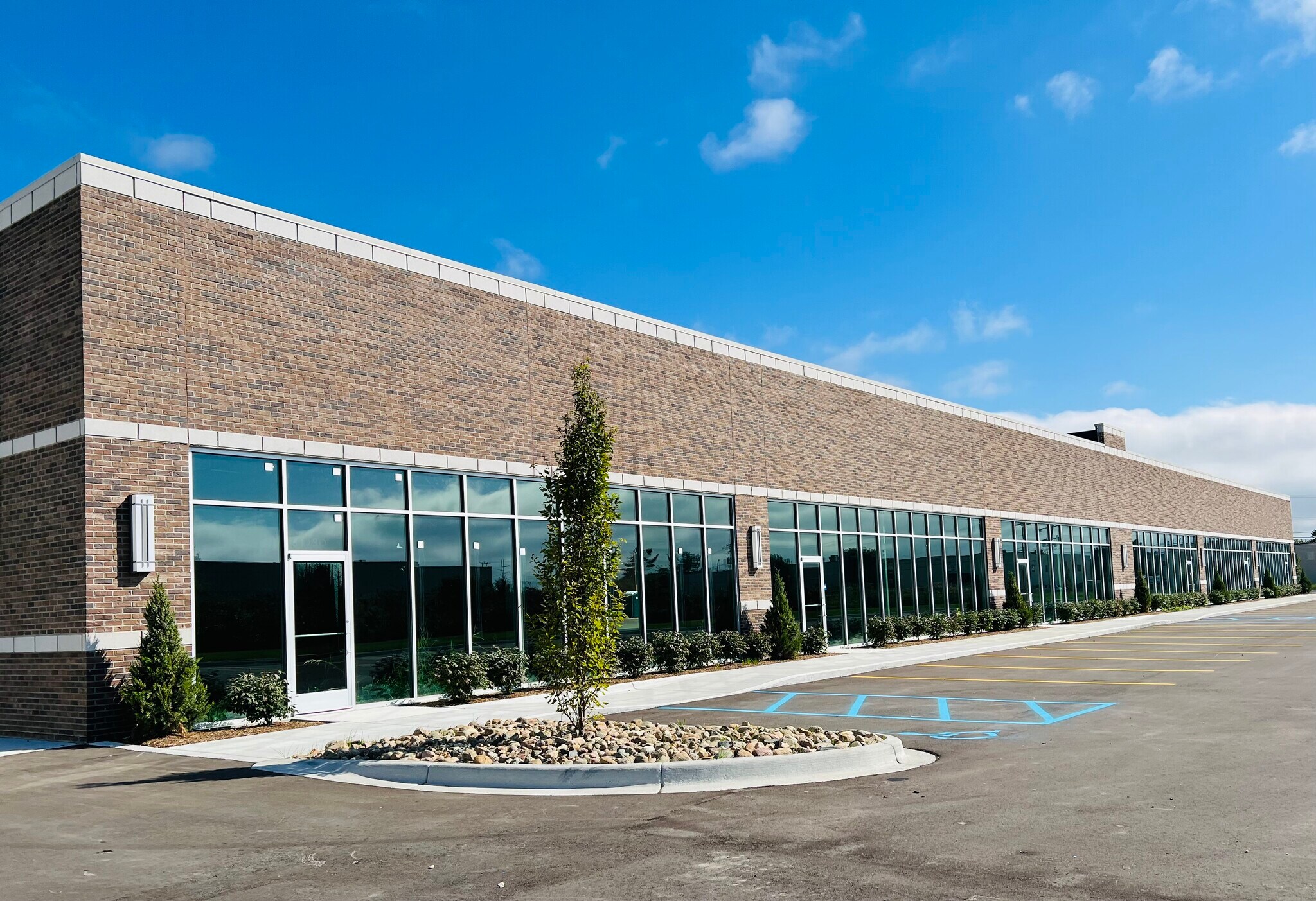 51330-51342 Schoenherr Rd, Shelby Township, MI à louer Photo du bâtiment- Image 1 de 2