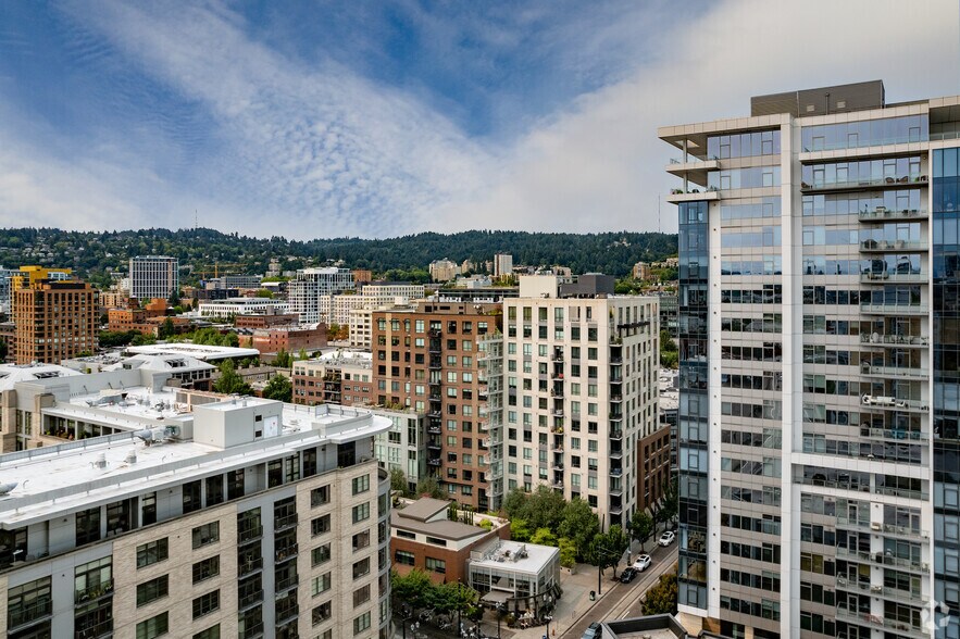 900-922 NW 11th Ave, Portland, OR for lease - Building Photo - Image 2 of 4