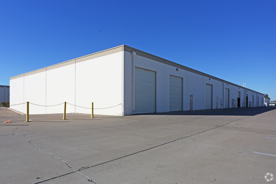 3842-3914 E Roeser Rd, Phoenix, AZ à louer - Photo du bâtiment - Image 2 de 2
