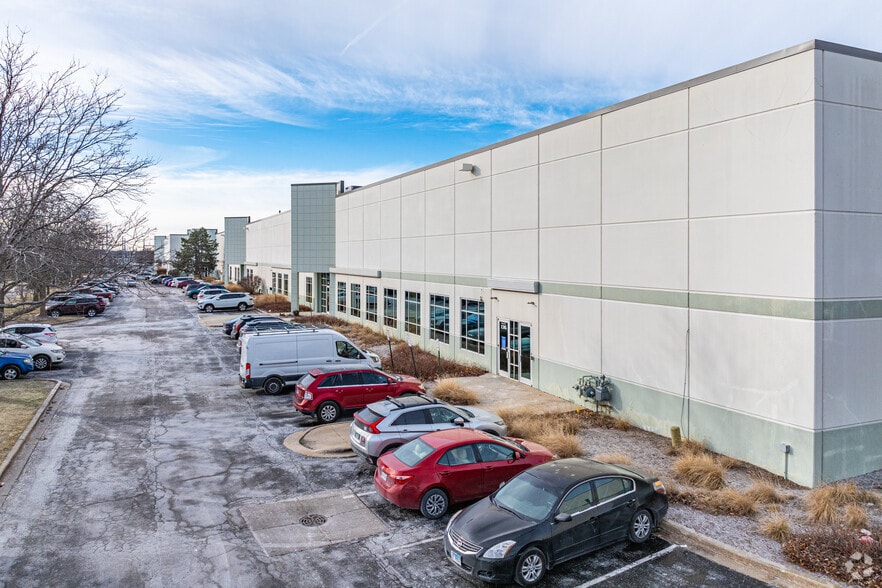 2012 Corporate Ln, Naperville, IL for lease - Building Photo - Image 1 of 14