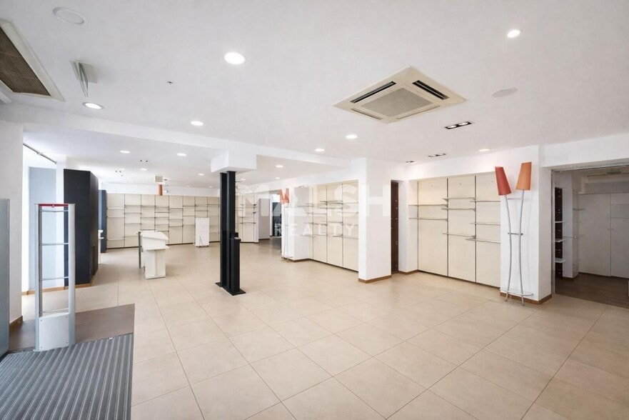 Retail in Saint-Étienne for lease - Interior Photo - Image 2 of 3