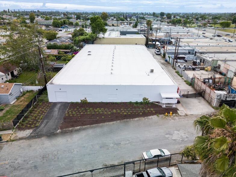 2728 N Slater Ave, Compton, CA à louer - Photo du bâtiment - Image 3 de 18