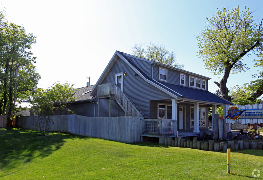 Vente au détail dans La Porte, IN à vendre - Photo principale - Image 1 de 1