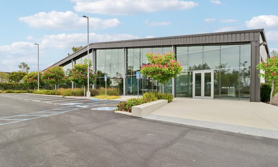 13031 W Jefferson Blvd, Los Angeles, CA for lease - Building Photo - Image 1 of 9