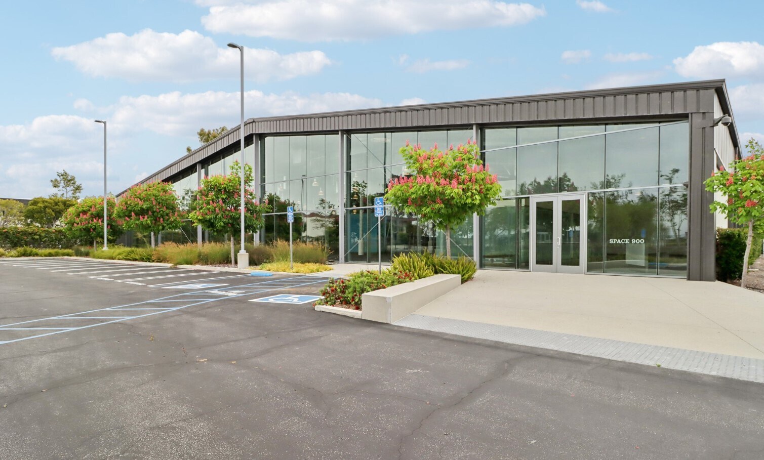 13031 W Jefferson Blvd, Los Angeles, CA à louer Photo du bâtiment- Image 1 de 10