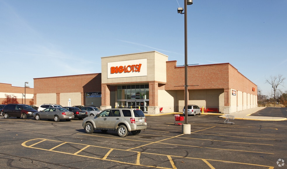 5600-5700 Mercury Dr, Dearborn, MI for lease - Primary Photo - Image 1 of 7