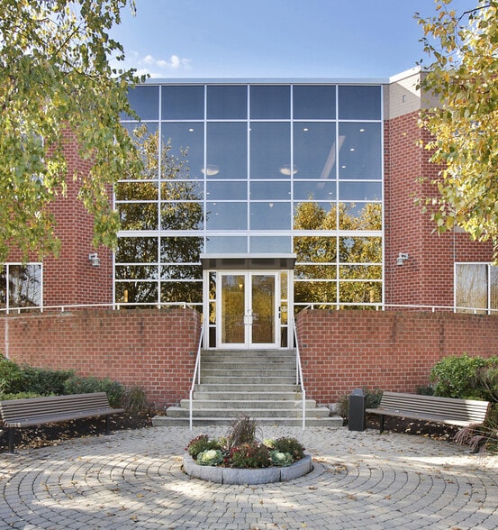 10 New England Business Ctr, Andover, MA for lease - Building Photo - Image 3 of 21
