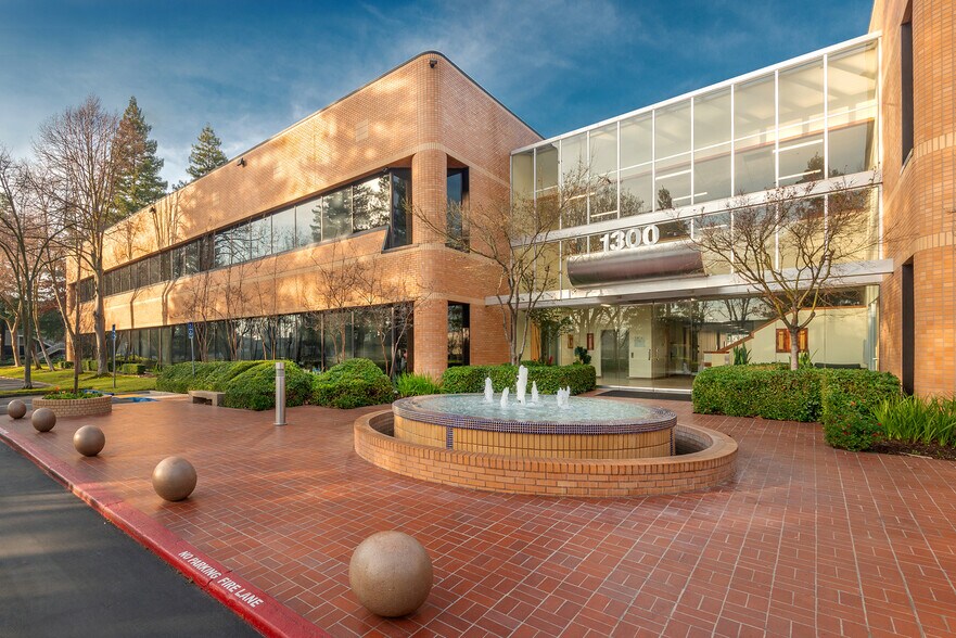 1300 National Dr, Sacramento, CA à louer - Photo du bâtiment - Image 2 de 18