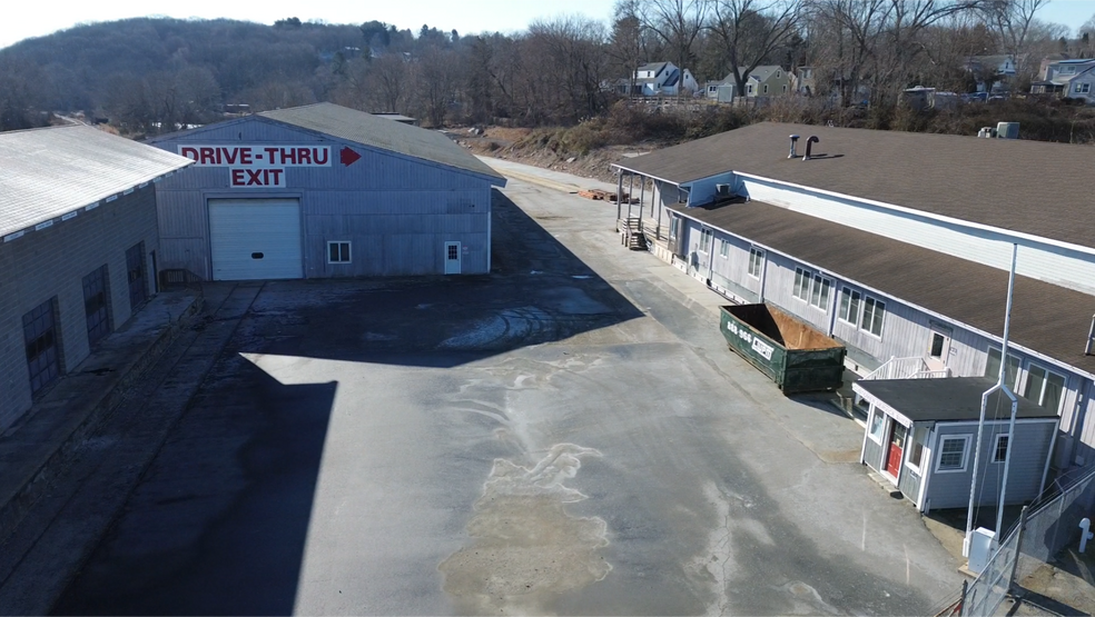 45 Richards Grove Rd, Quaker Hill, CT à vendre - Photo du bâtiment - Image 2 de 26