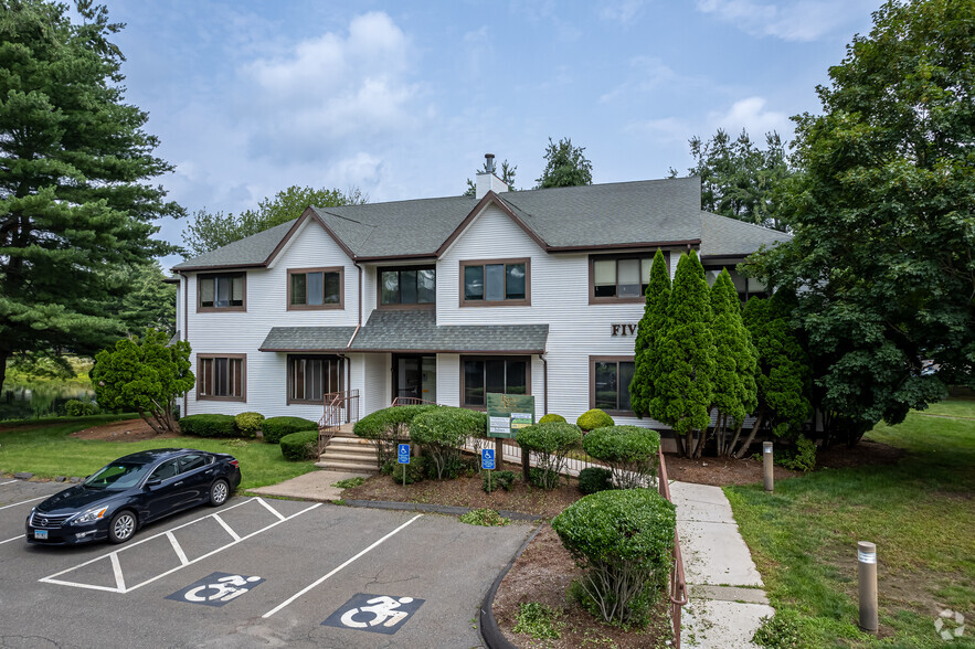 1 Forest Park Dr, Farmington, CT à louer - Photo du bâtiment - Image 1 de 5