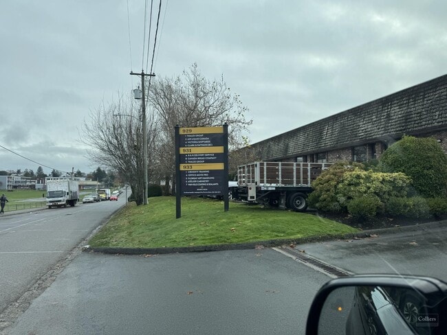 Plus de détails pour 929 Ellery St, Victoria, BC - Local d'activités à louer
