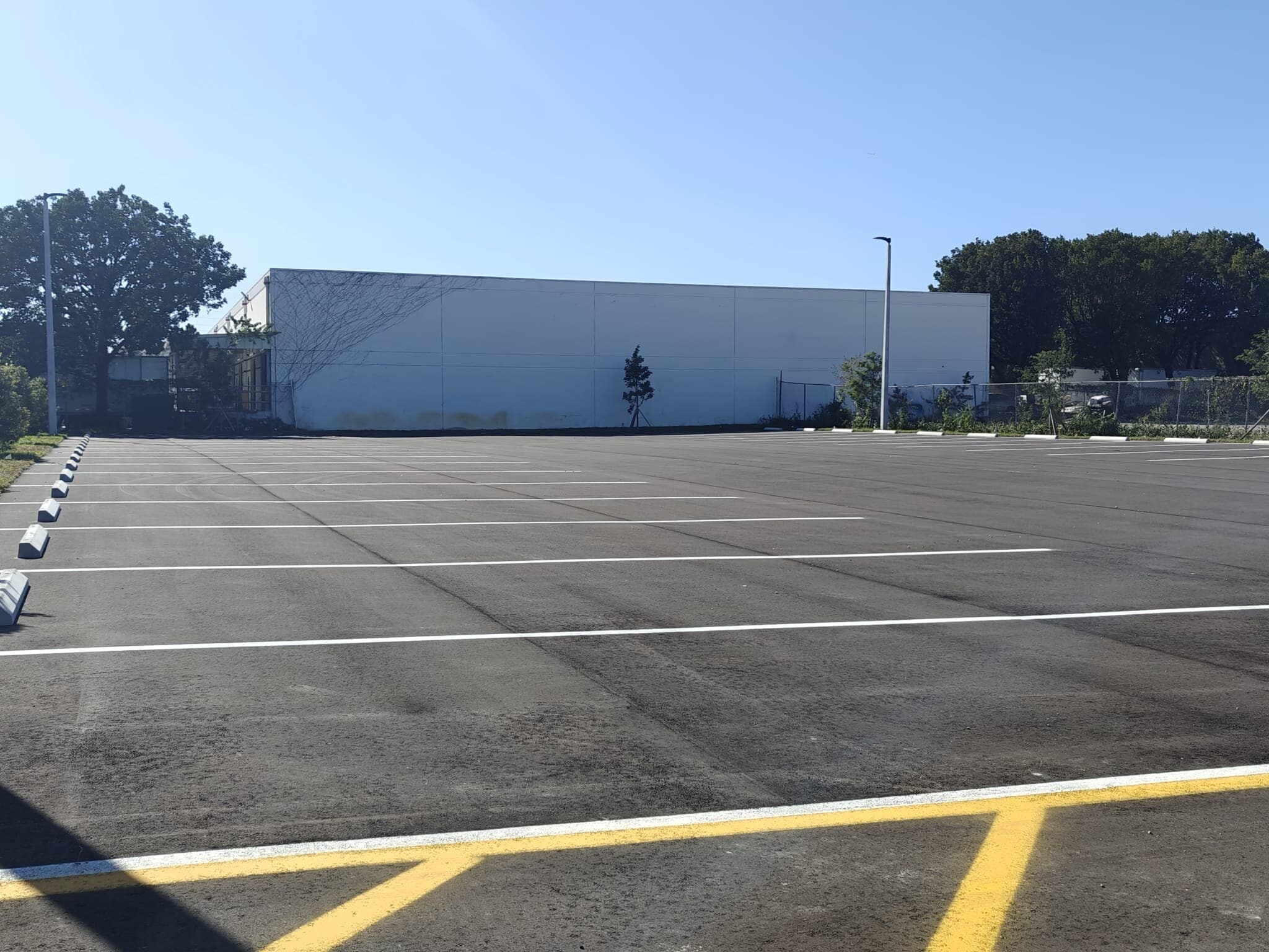 8400 NW 74th st, Miami, FL for lease Primary Photo- Image 1 of 3