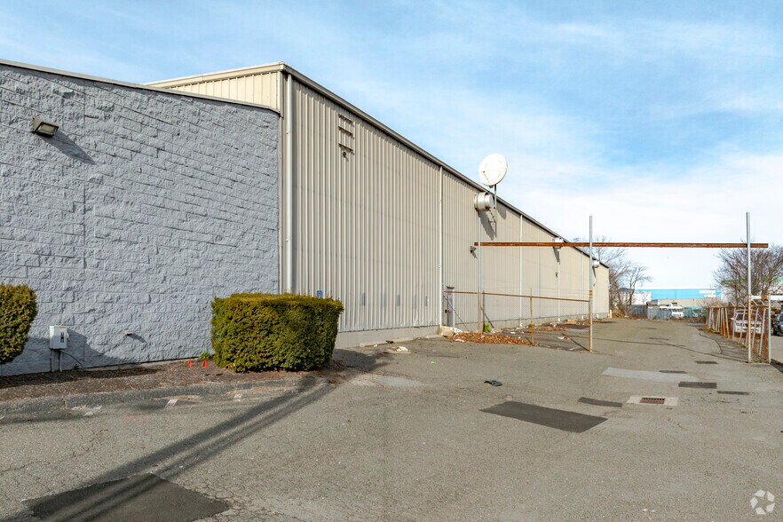 500 Lordship Blvd, Stratford, CT for lease - Building Photo - Image 3 of 4