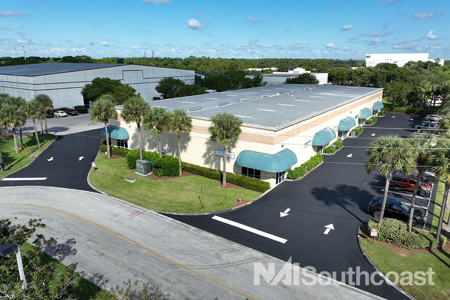 603-619 NW Mercantile Pl, Port Saint Lucie, FL à louer - Photo du bâtiment - Image 3 de 10