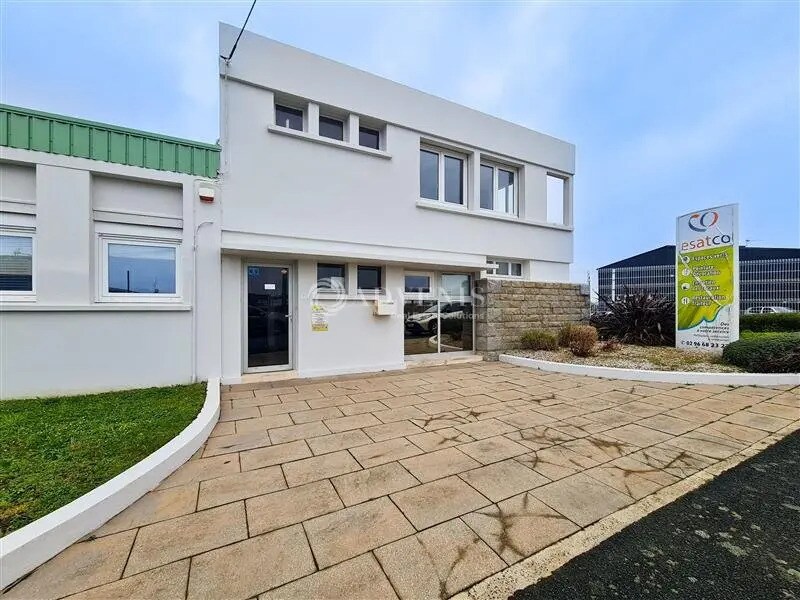 Flex in Saint-Brieuc for lease Building Photo- Image 1 of 13