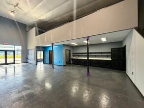 1007 S Pacific Hwy, Talent, OR for lease Interior Photo- Image 2 of 5